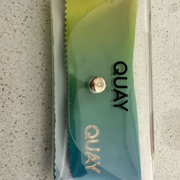 Quay Pink frame sunglasses.  Never worn - Picture 2 of 4